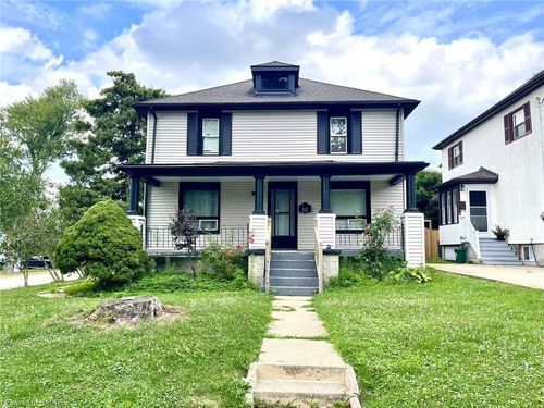 12 Carleton St N, Thorold, ON, L2V2A3 | Card Image