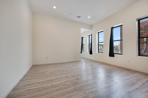 306-7 Central Sq, Lynn, MA, 01901-1303 | Card Image