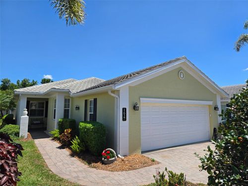 1627 Lancashire Dr, Venice, FL, 34293-0312 | Card Image