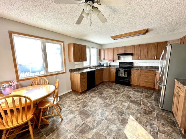 9239 107 Avenue, Home with 4 bedrooms, 2 bathrooms and 4 parking in Grande Prairie AB | Image 10