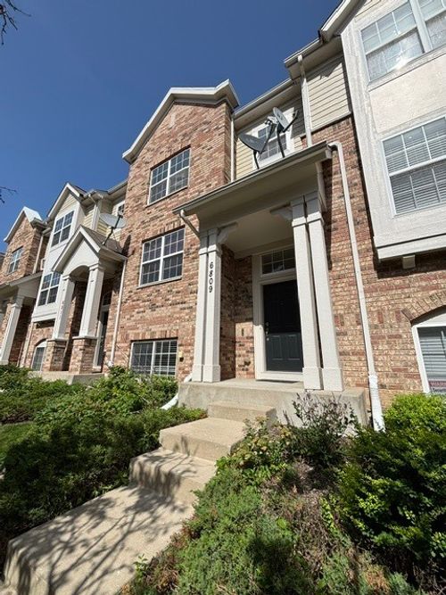 6809 Meadow Ln, Morton Grove, IL, 60053-2281 | Card Image