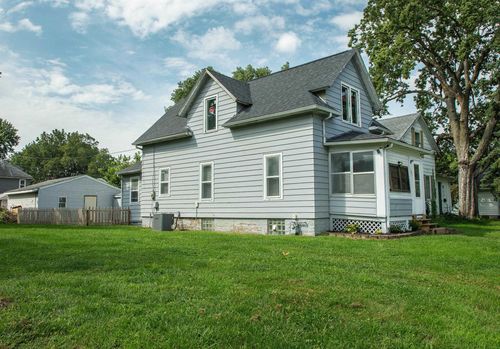 103 Summit, Waterloo, IA, 50701 | Card Image