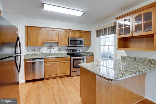 9620 Masterworks Dr, VIENNA, VA, 22181-6103 | Card Image