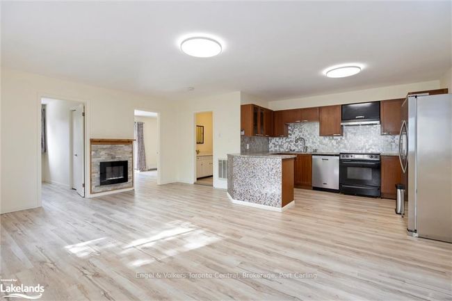 Living room and kitchen. | Image 21
