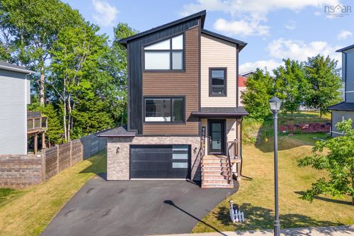 156 Lewis Dr, House with 3 bedrooms, 4 bathrooms and 3 parking in Bedford NS | Card Image