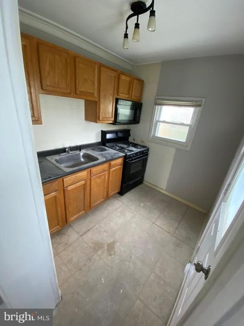 3200 Phelps Ln, BALTIMORE, MD, 21229-3734 | Card Image