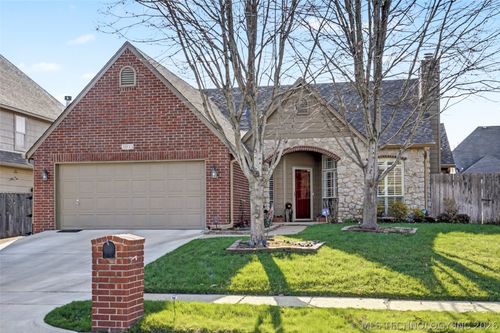 3033 W Oakland St, Broken Arrow, OK, 74012-9524 | Card Image