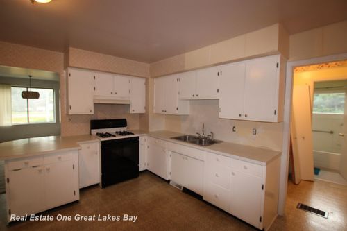 2750 E Deckerville Rd, Caro, MI, 48723-9362 | Card Image