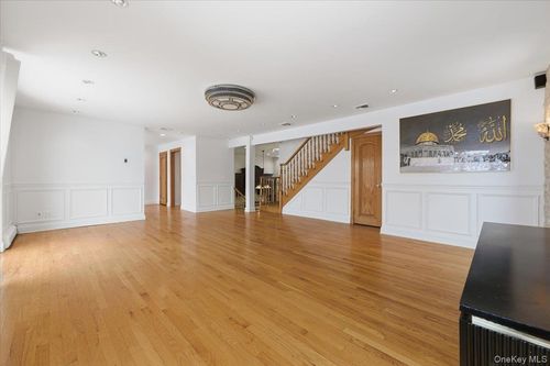 15920 82nd St, Howard Beach, NY, 11414-2927 | Card Image