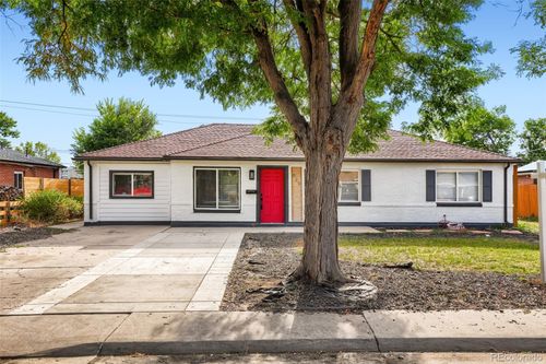 935 Quari St, Aurora, CO, 80011-6218 | Card Image
