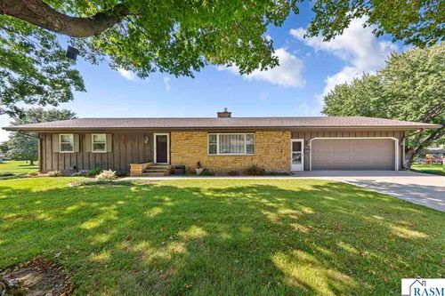 127 Woodcrest Ter, Le Sueur, MN, 56058-2142 | Card Image
