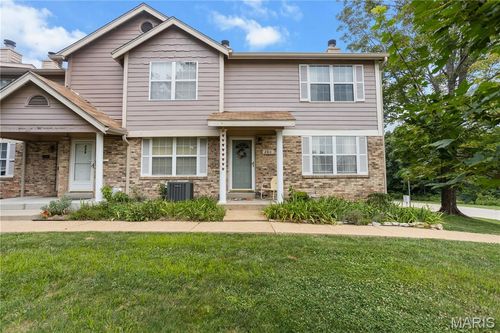 280 Carmel Woods Dr, Ellisville, MO, 63021-4715 | Card Image