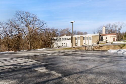 23 Snowden Ave, Ossining, NY, 10562-3218 | Card Image