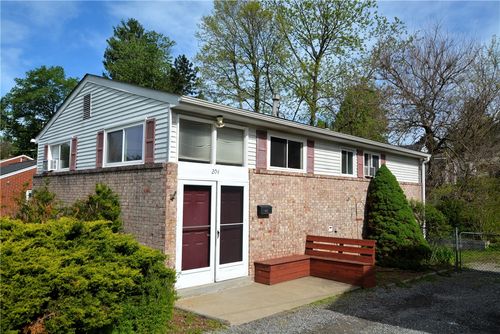 204 Lee Ave, Ross Twp, PA, 15237 | Card Image