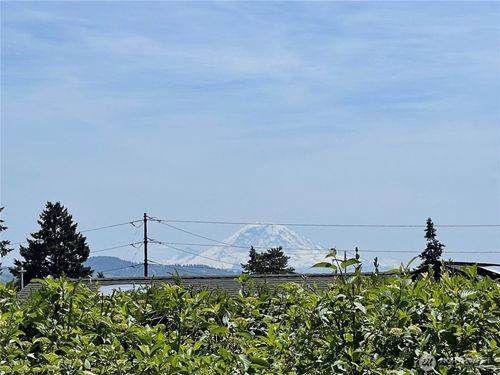 9815 Vineyard Crst, Bellevue, WA, 98004-4049 | Card Image