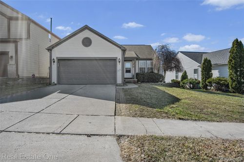 1575 Pebble Beach Dr, Pontiac, MI, 48340-1371 | Card Image