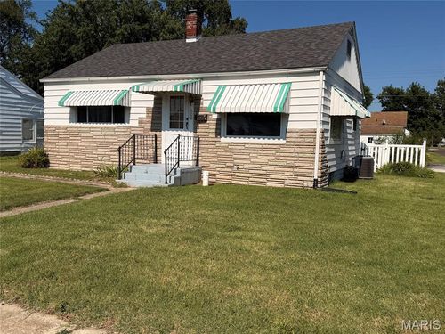 600 Washington Ave, East Alton, IL, 62024-1206 | Card Image