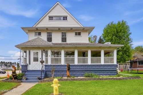 208 Dodge St, Swanton, OH, 43558-1228 | Card Image