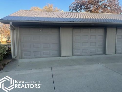 901 3rd Ave S, Clear Lake, IA, 50428-3811 | Card Image