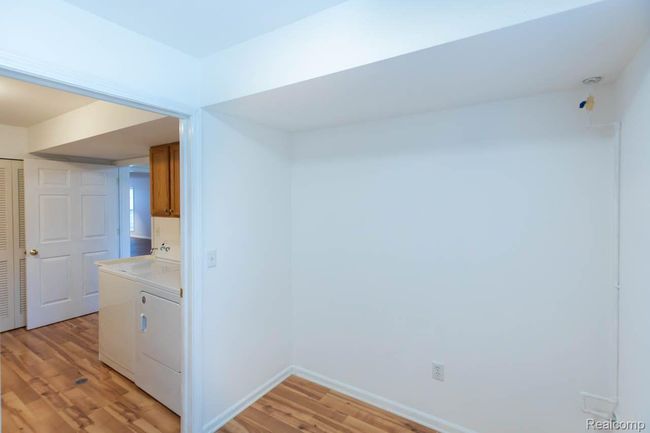 28460 Carlton Way Dr, Condo with 2 bedrooms, 2 bathrooms and null parking in Novi MI | Image 33
