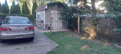 147 S Montgomery St, Valley Stream, NY, 11580-5347 | Card Image