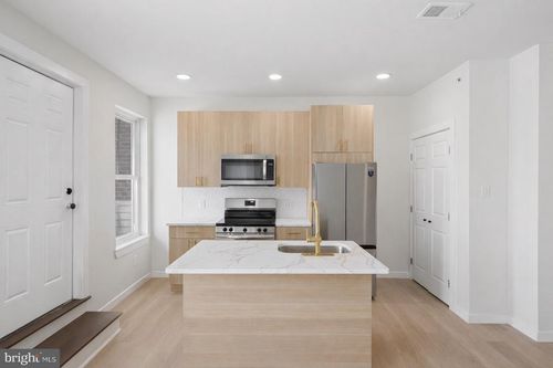 3-4041 Lancaster Ave, Philadelphia, PA, 19104-1753 | Card Image