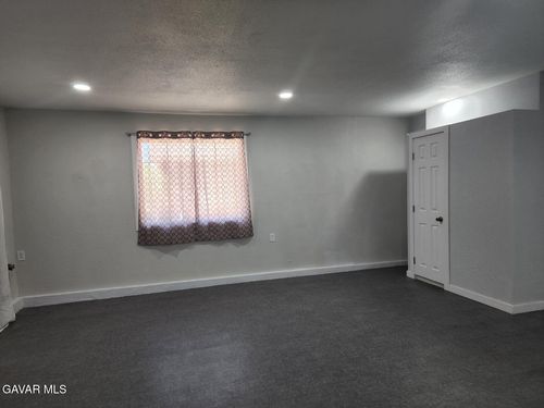 13602 Ironstone Ave, Victorville, CA, 92392-8820 | Card Image