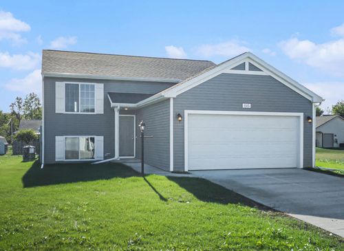387 Pinery Lane, Fremont, MI, 49412 | Card Image