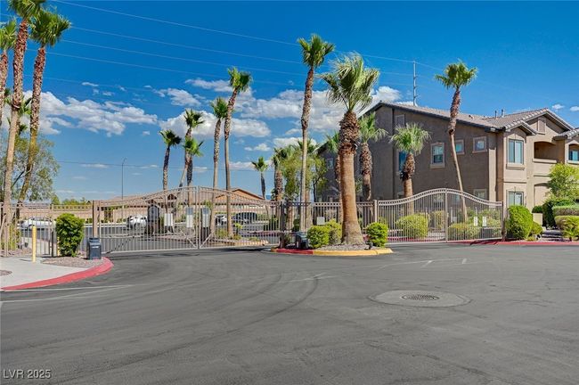2014 - 8985 S Durango Dr, Condo with 3 bedrooms, 2 bathrooms and null parking in Las Vegas NV | Image 42
