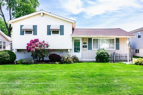 6379 Edgehurst Dr, Brook Park, OH, 44142-3721 | Card Image