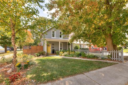 31 Andrew St, Kitchener, ON, N2H5R1 | Card Image