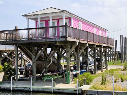 131 Rush Ln, Grand Isle, LA, 70358-9404 | Card Image