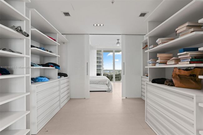 APT-2004 - 50 S Pointe Dr, Condo with 2 bedrooms, 3 bathrooms and null parking in Miami Beach FL | Image 19