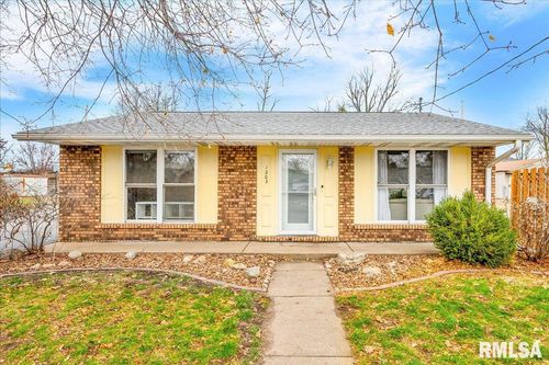 1203 Dell Ave, Pekin, IL, 61554-4325 | Card Image