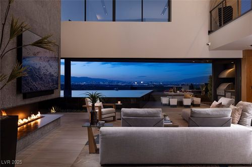 811 Magnum Cliff Ct, Henderson, NV, 89012 | Card Image