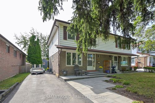 3272 Candela Dr, Mississauga, ON, L5A2T8 | Card Image