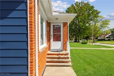 Property entrance featuring a yard | Image 3