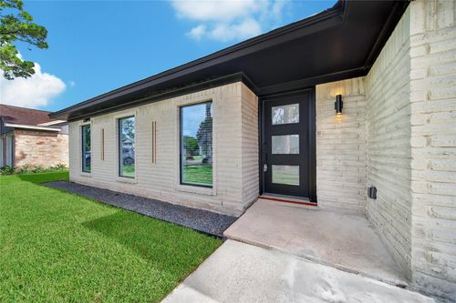9622 Clanton St, Houston, TX, 77080-1215 | Card Image
