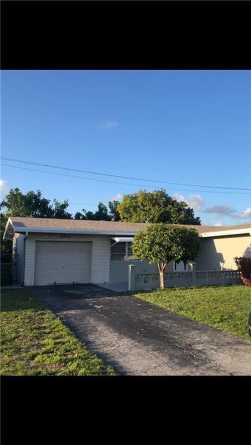 8851 Nw 15th Ct, Pembroke Pines, FL, 33024-4726 | Card Image