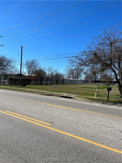 1600 Finfeather Rd, Bryan, TX, 77801-1011 | Card Image