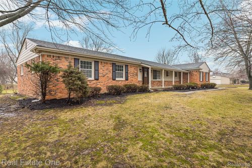 32363 Olde Franklin Dr, Farmington Hills, MI, 48334-1739 | Card Image