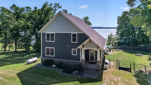 14482 Irwin Ct, Montgomery, MN, 56069-3803 | Card Image