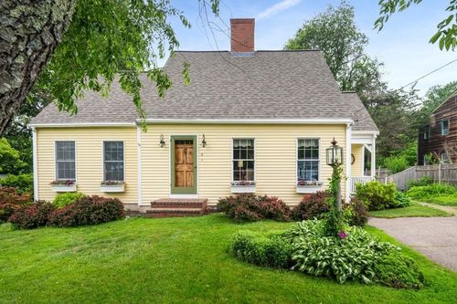2 Dewey St, Amesbury, MA, 01913-3405 | Card Image