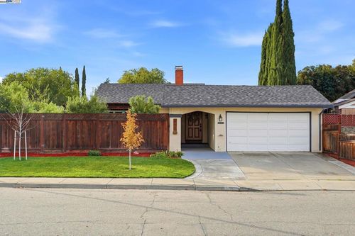 668 Buckeye Dr, Livermore, CA, 94551-2680 | Card Image