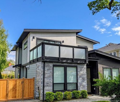 909 Bank St, Victoria, BC, V8S4B1 | Card Image