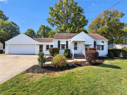 6526 Engle Road, Brook Park, OH, 44142 | Card Image