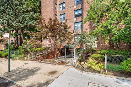 5z-65-15 38th Avenue, New York, NY, 11377 | Card Image