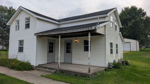 8870 N Main St, LEAF RIVER, IL, 61047-9736 | Card Image