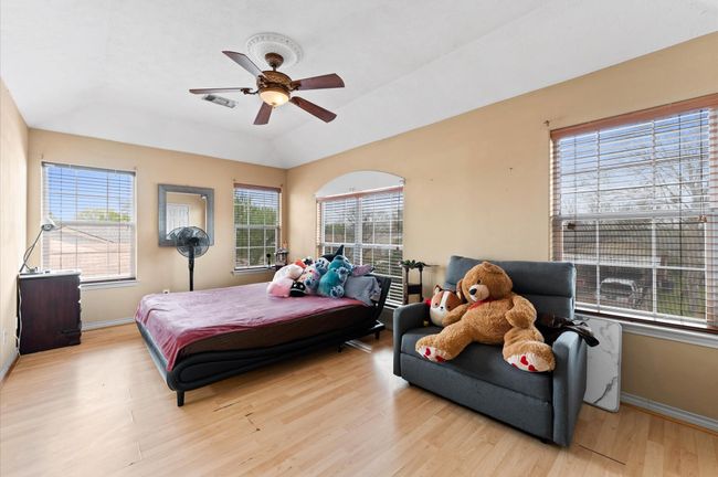 707 Doncrest St, House other with 7 bedrooms, 5 bathrooms and 4 parking in Channelview TX | Image 23