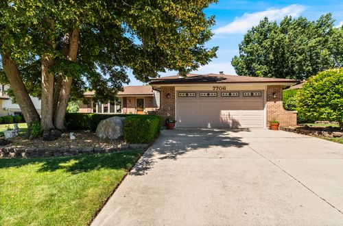 7706 Hayenga Ln, Darien, IL, 60561-4520 | Card Image